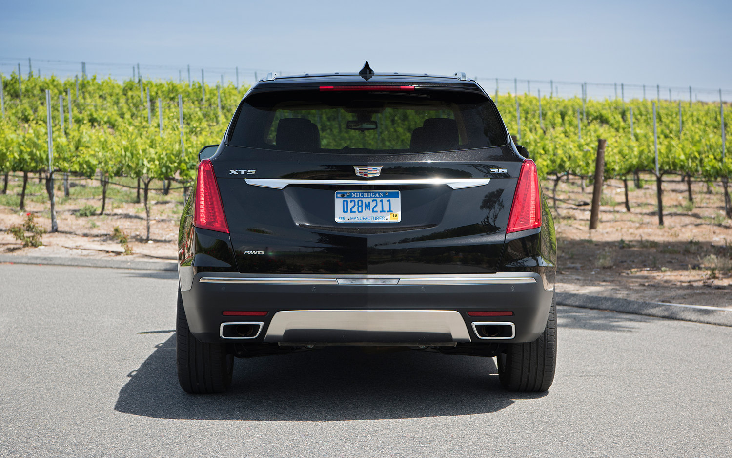 Comparison Cadillac XT5 Base 2017 vs Ford Edge Sport 2016 SUV Drive